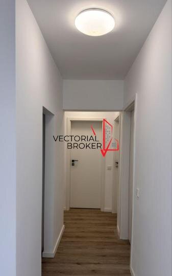 Ferdinand, 3 camere decomandat, revovat integral.