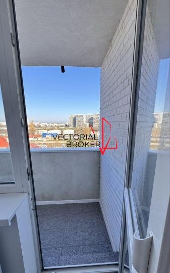 Ferdinand, 3 camere decomandat, revovat integral.